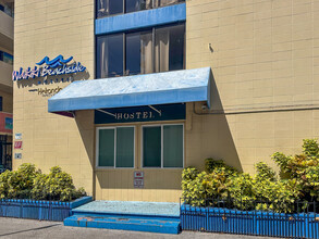 2556 Lemon Rd, Honolulu, HI for rent Building Photo- Image 1 of 6