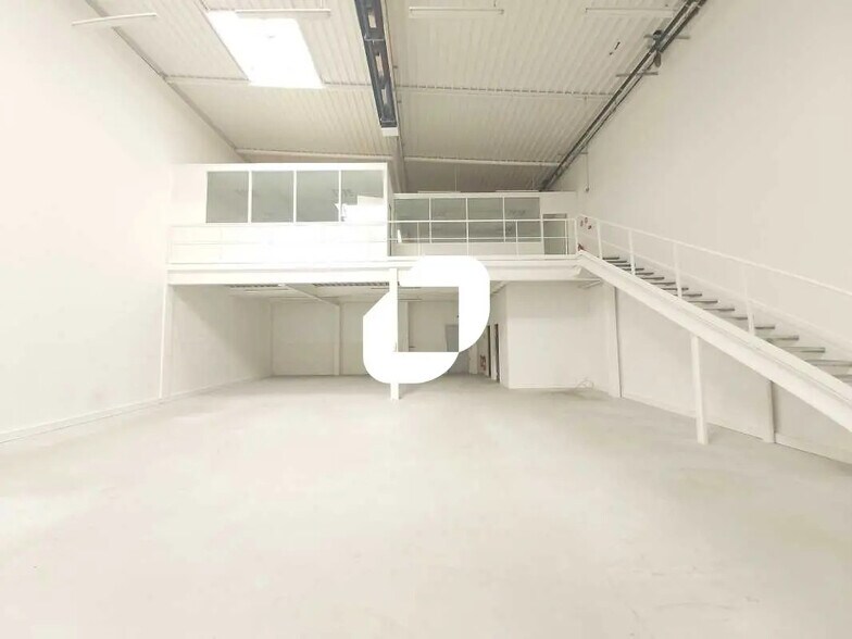 8-10 Rue Salvador Allende, Palaiseau to rent - Interior Photo - Image 2 of 15