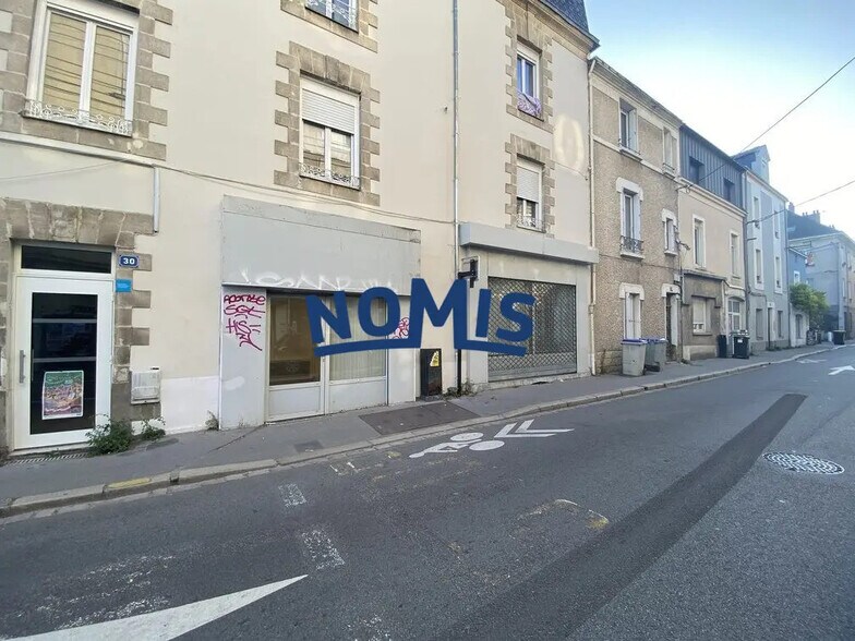 Retail in Nantes to rent - Building Photo - Image 2 of 6