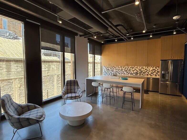 550 High St, Palo Alto, CA to rent - Interior Photo - Image 2 of 10