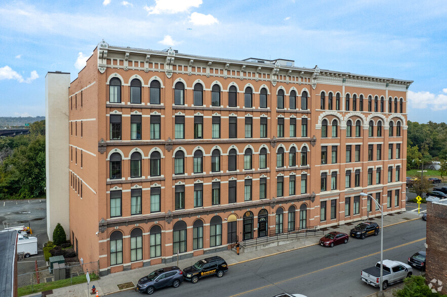 545-547 River St, Troy, NY for rent - Building Photo - Image 1 of 4