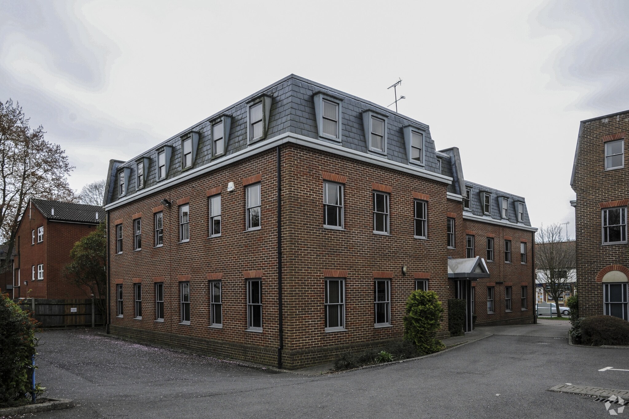 96100 Luton Rd, Harpenden AL5 3BL Office for Rent