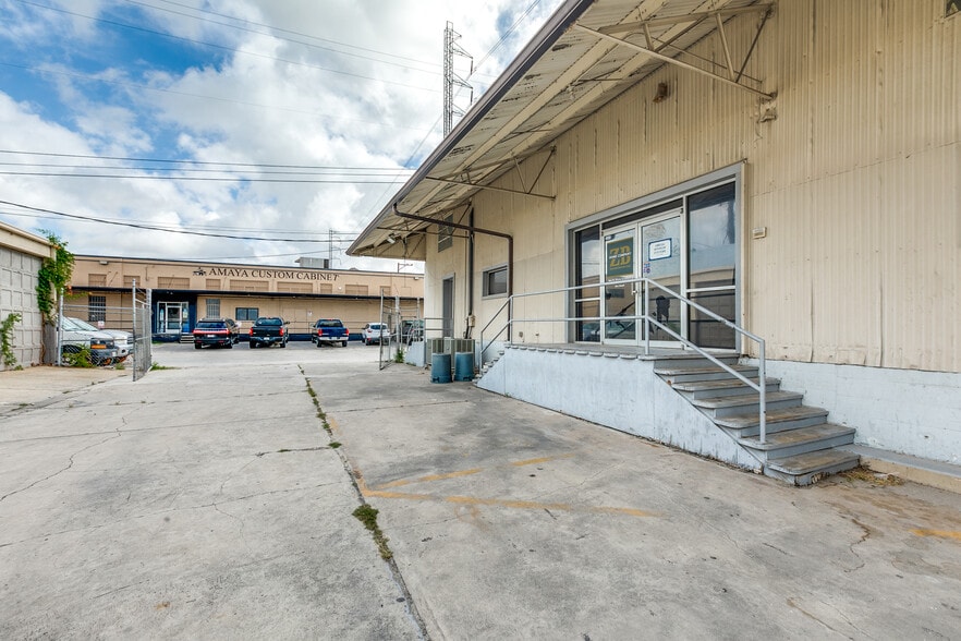 1102 W Laurel St, San Antonio, TX for rent - Building Photo - Image 2 of 15