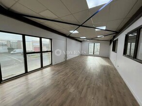 Light Industrial in Le Thillay to rent Interior Photo- Image 2 of 11