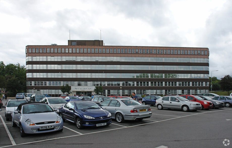 Westmead, Farnborough to rent - Building Photo - Image 3 of 3