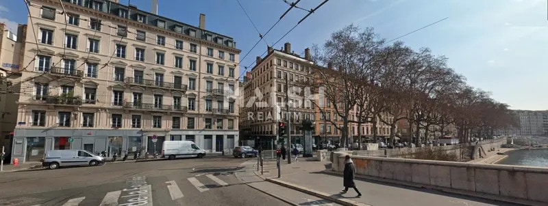 Retail in Lyon to rent - Building Photo - Image 3 of 3