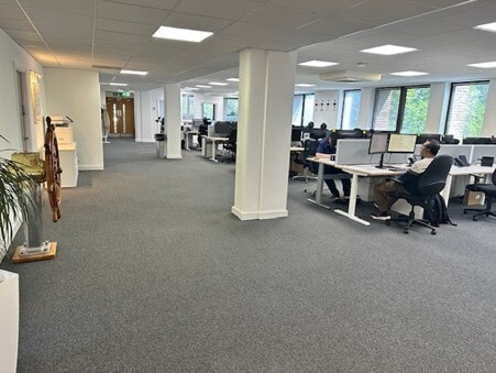 27-43 Eastern Rd, Romford to rent - Interior Photo - Image 3 of 8