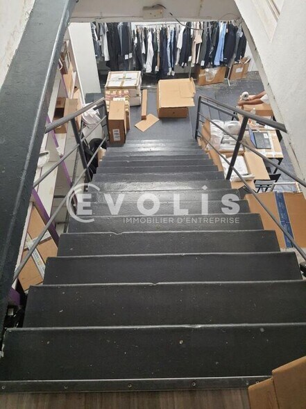 Retail in Montrouge to rent - Building Photo - Image 2 of 6