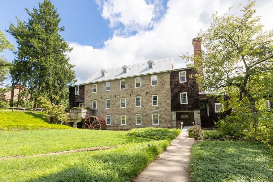 2201 Old Court Rd, Brooklandville, MD to rent - Primary Photo - Image 1 of 10