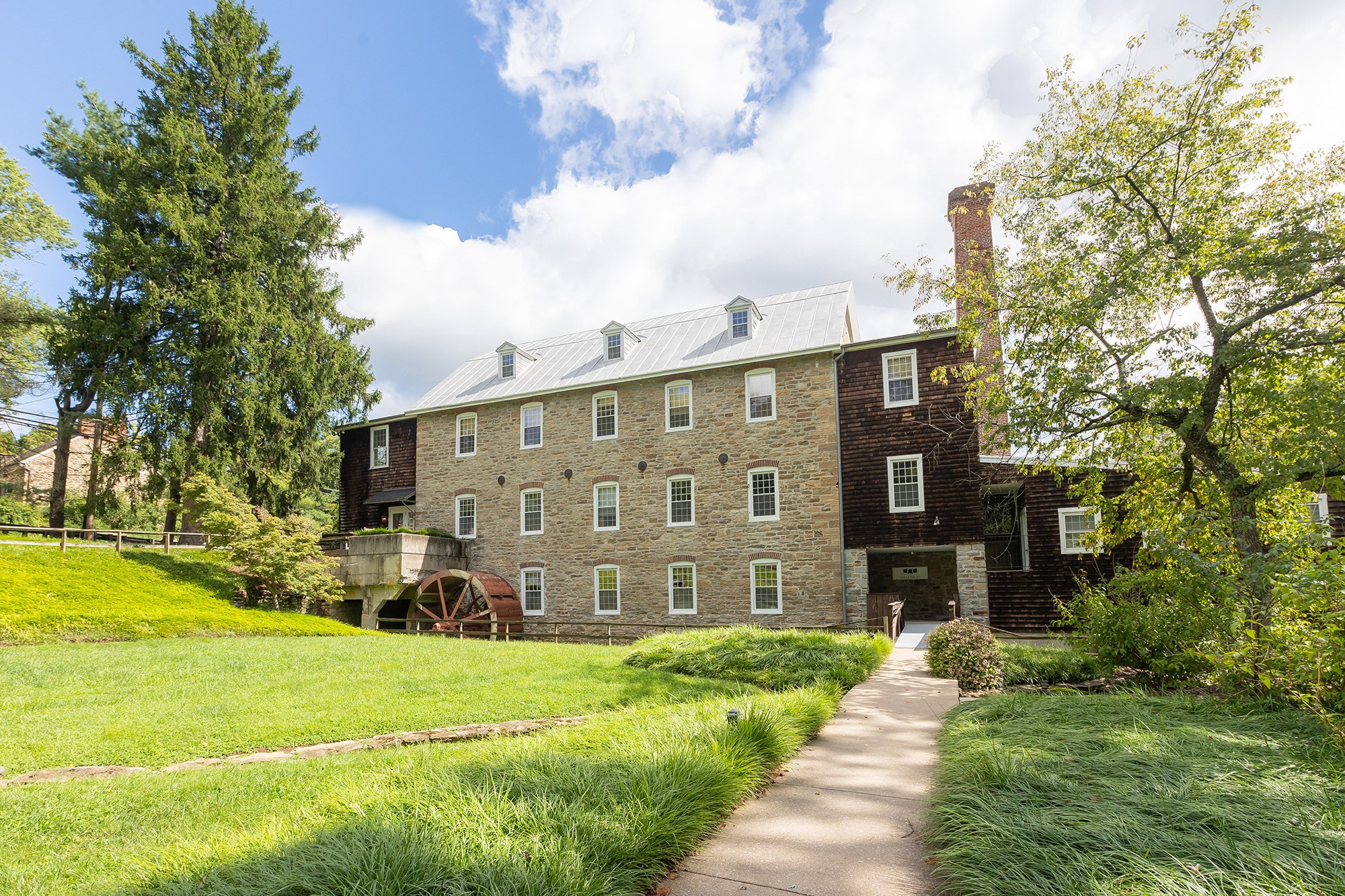 2201 Old Court Rd, Brooklandville, MD to rent Primary Photo- Image 1 of 11