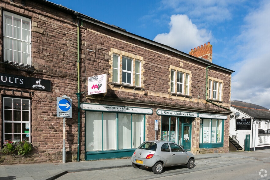 1-9 Market St, Abergavenny to rent - Primary Photo - Image 1 of 2