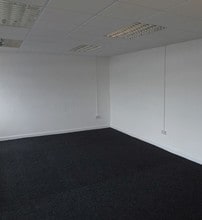 57-57B West Harbour Rd, Edinburgh to rent Interior Photo- Image 1 of 3