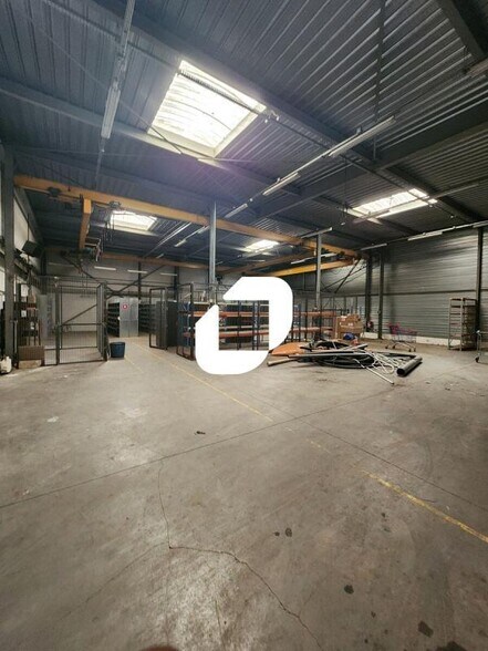 Light Industrial in Villemomble to rent - Interior Photo - Image 2 of 9