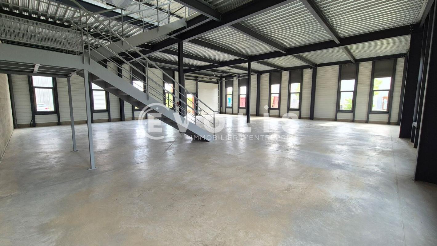 Light Industrial in Serris to rent Interior Photo- Image 1 of 8
