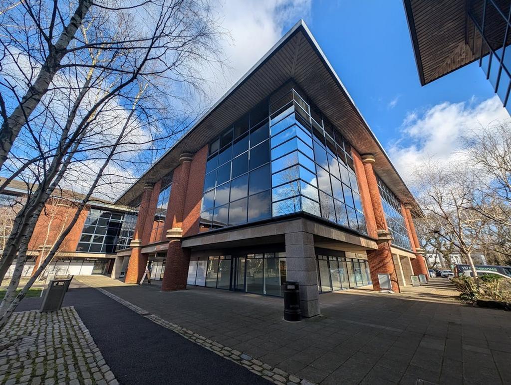 Parkway, Fareham to rent Building Photo- Image 1 of 9