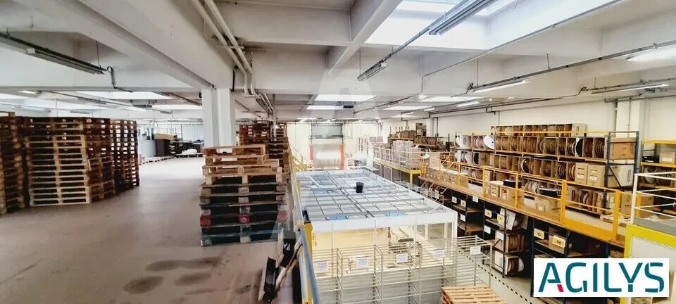 Light Industrial in Rungis to rent Building Photo- Image 1 of 13