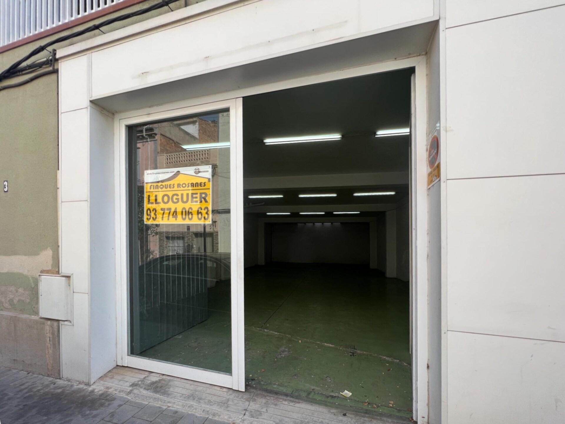 Retail in Martorell, Barcelona to rent Primary Photo- Image 1 of 2