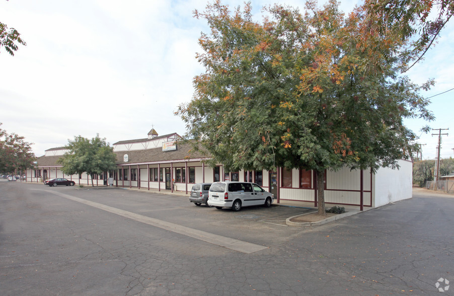 1716 N 11th Ave, Hanford, CA for sale - Primary Photo - Image 1 of 1