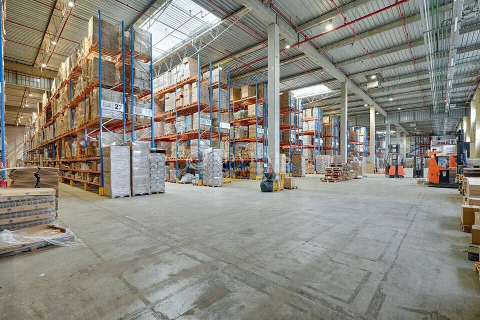 Industrial in Marly-la-Ville to rent Interior Photo- Image 1 of 6