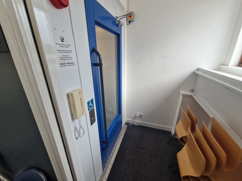 2 Macdowall St, Paisley to rent - Building Photo - Image 3 of 5