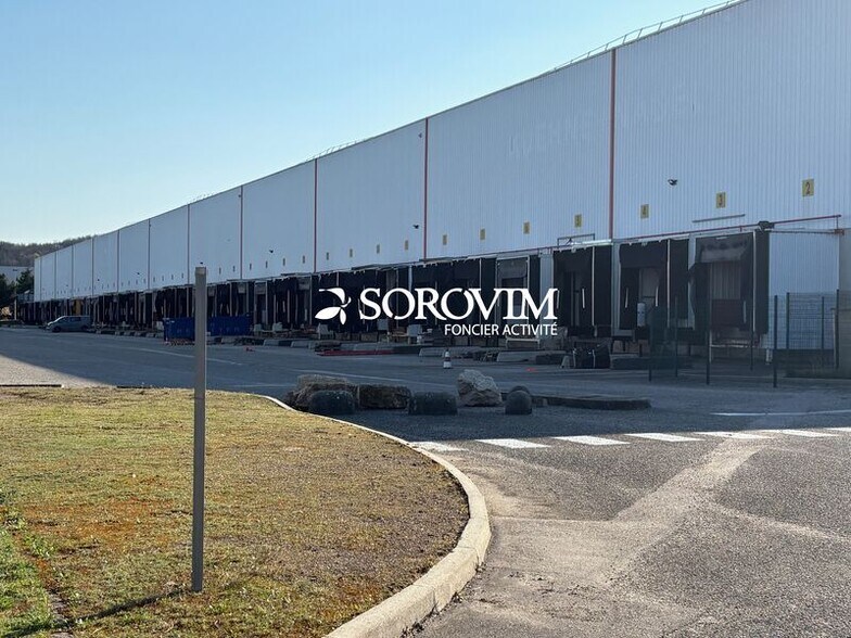 Industrial in Saint-Quentin-Fallavier to rent - Building Photo - Image 3 of 13