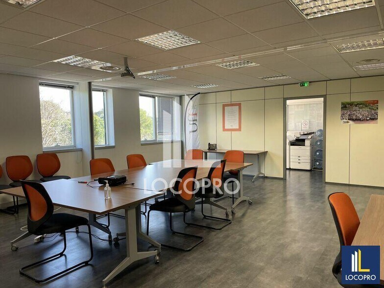 Office in Valbonne to rent - Interior Photo - Image 3 of 8