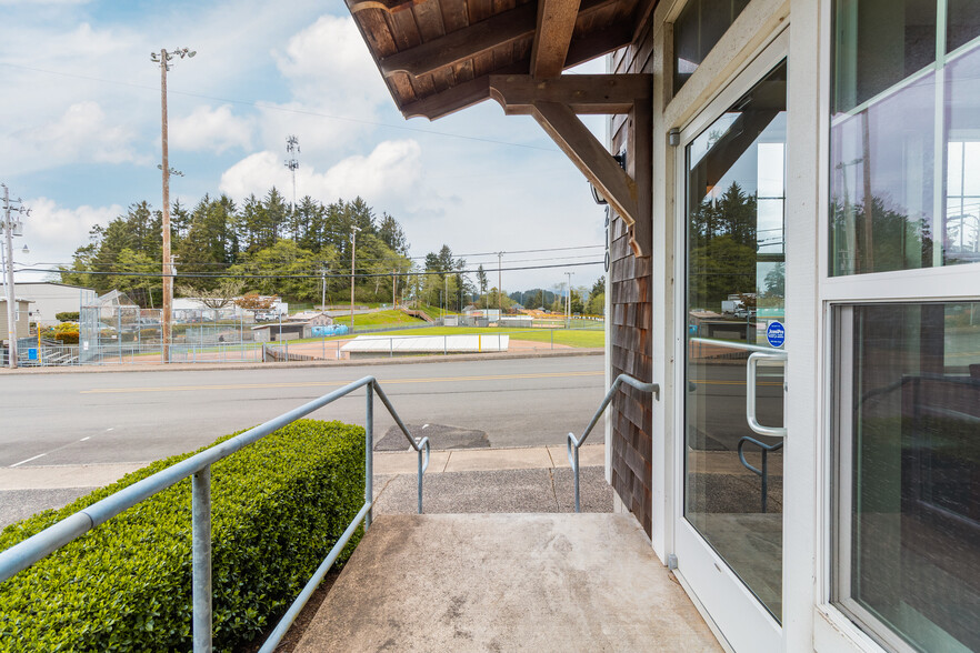 2210 NE 22nd, Lincoln City, OR for sale - Building Photo - Image 3 of 19