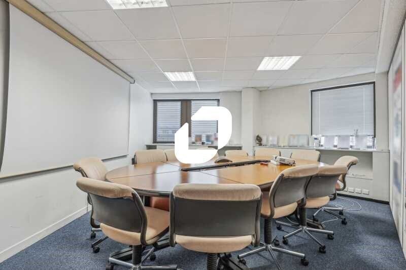 Office in Suresnes to rent - Interior Photo - Image 3 of 9