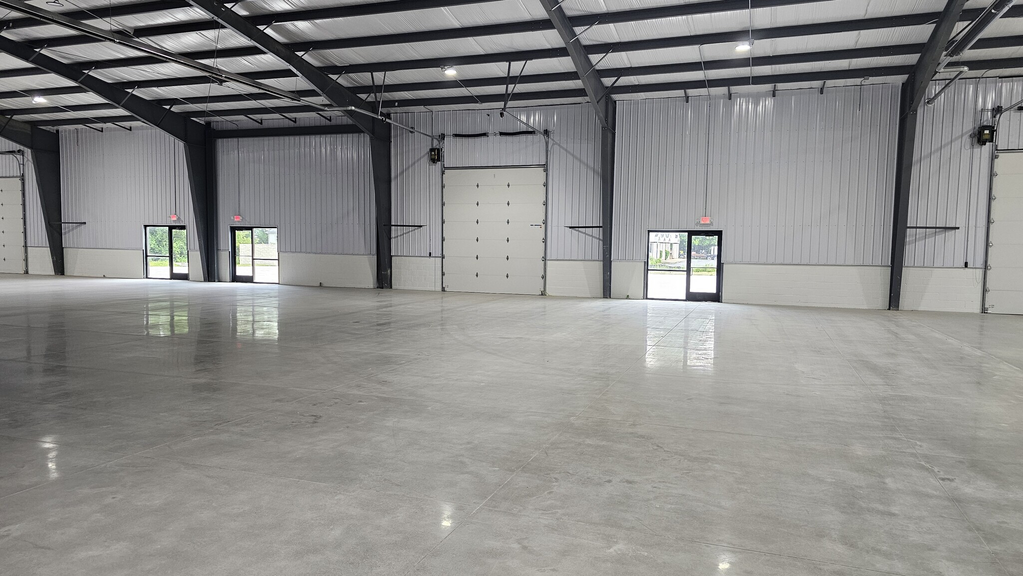 7749 E MI State Road 36, Whitmore Lake, MI to rent Interior Photo- Image 1 of 5