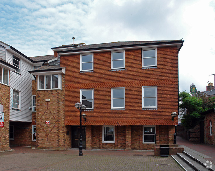 Coach And Horses Passage, Tunbridge Wells for rent - Primary Photo - Image 1 of 3