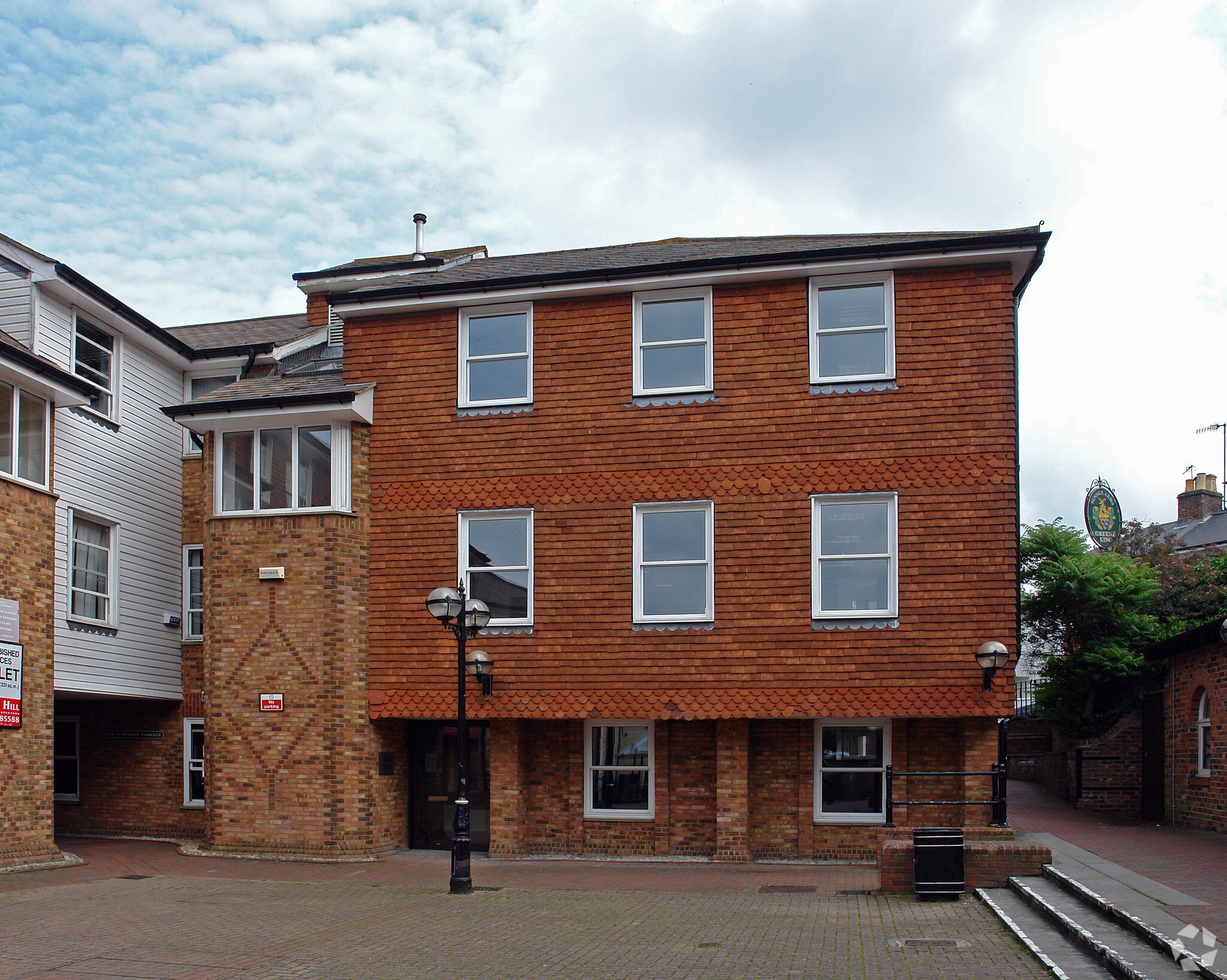 Coach And Horses Passage, Tunbridge Wells for rent Primary Photo- Image 1 of 4