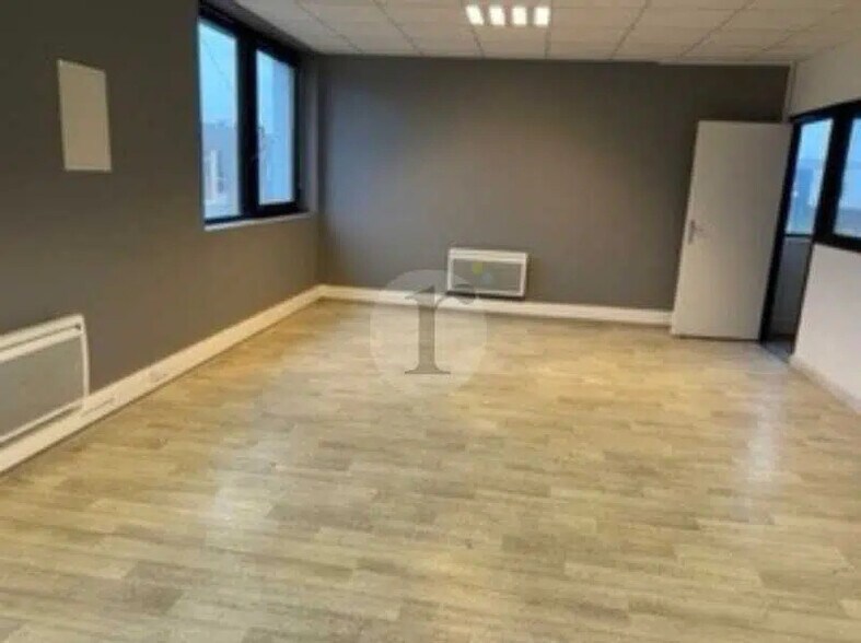 Industrial in Lesquin to rent - Interior Photo - Image 3 of 7