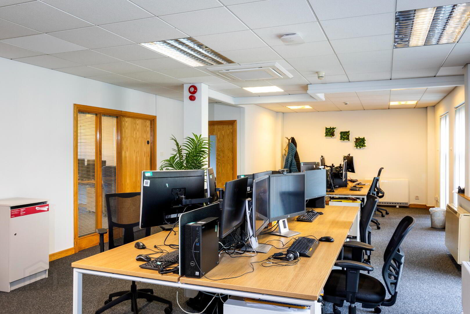 15 Church St, Belfast to rent Interior Photo- Image 1 of 8