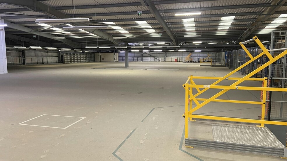 Pilgrims Walk, Coventry to rent - Building Photo - Image 3 of 5