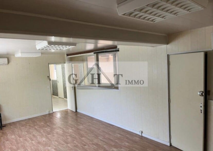 Retail in Épinay-sur-Seine to rent - Interior Photo - Image 2 of 4