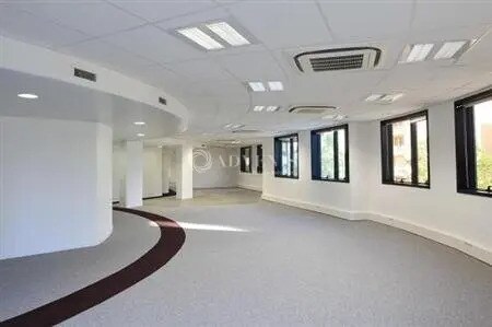 Office in Levallois-Perret to rent - Interior Photo - Image 2 of 4
