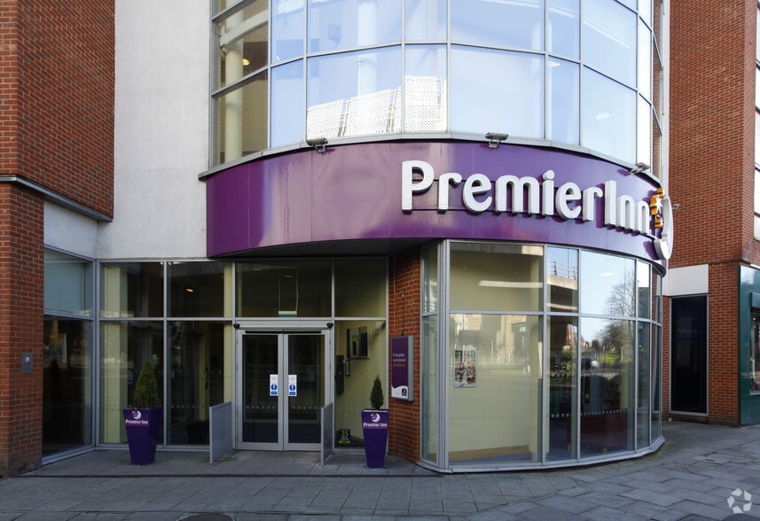 1-2 Mill Ln, Reading to rent - Building Photo - Image 2 of 6