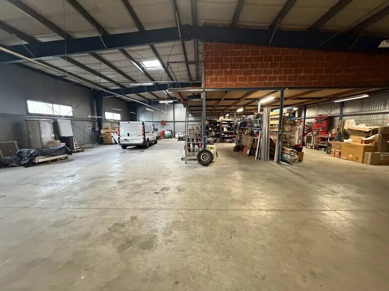 Office in Valence to rent - Building Photo - Image 1 of 8