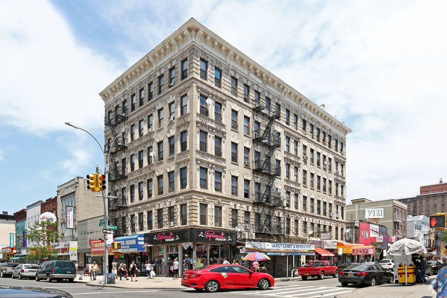 66 Graham Ave, Brooklyn, NY for rent - Primary Photo - Image 1 of 4