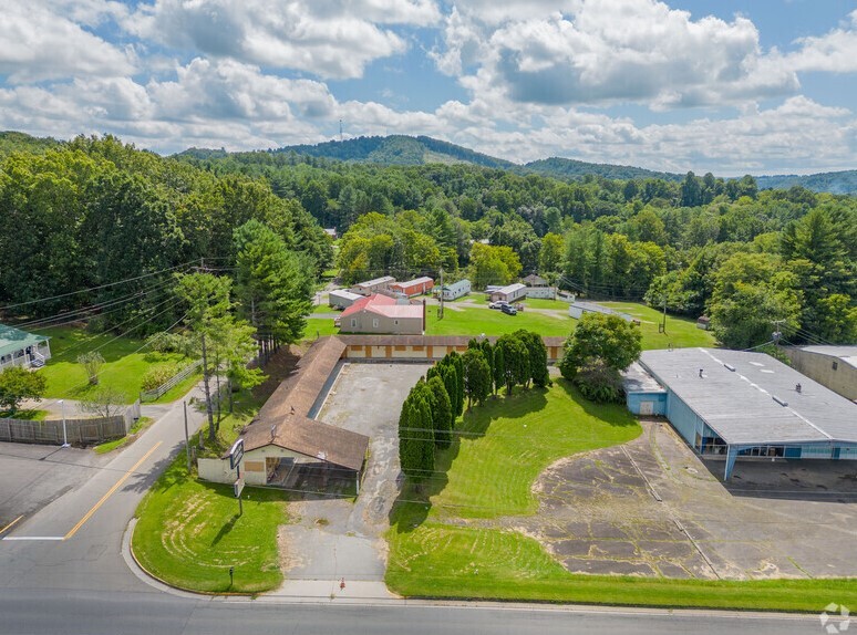 549 E Stuart Dr, Galax, VA for sale - Primary Photo - Image 1 of 1