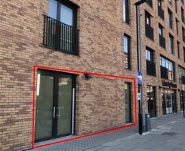 Victoria Rd, Feltham to rent Building Photo- Image 1 of 3