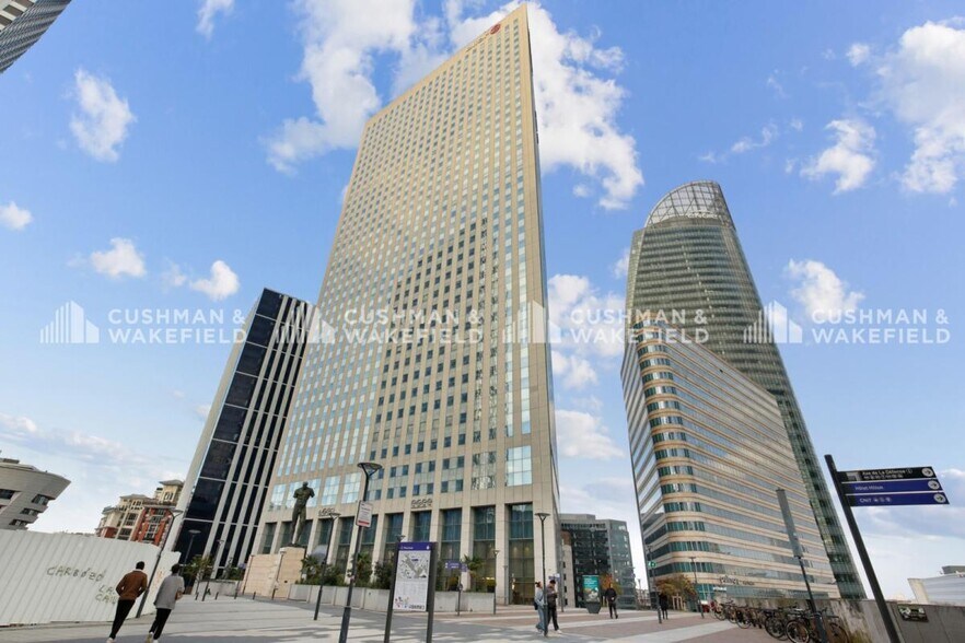 9-17 Allee De L'Arche, Courbevoie to rent - Building Photo - Image 1 of 21
