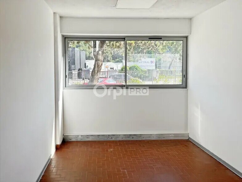 Office in Aubagne to rent - Interior Photo - Image 3 of 5