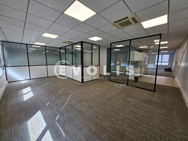 Office in Arcueil to rent - Interior Photo - Image 2 of 14