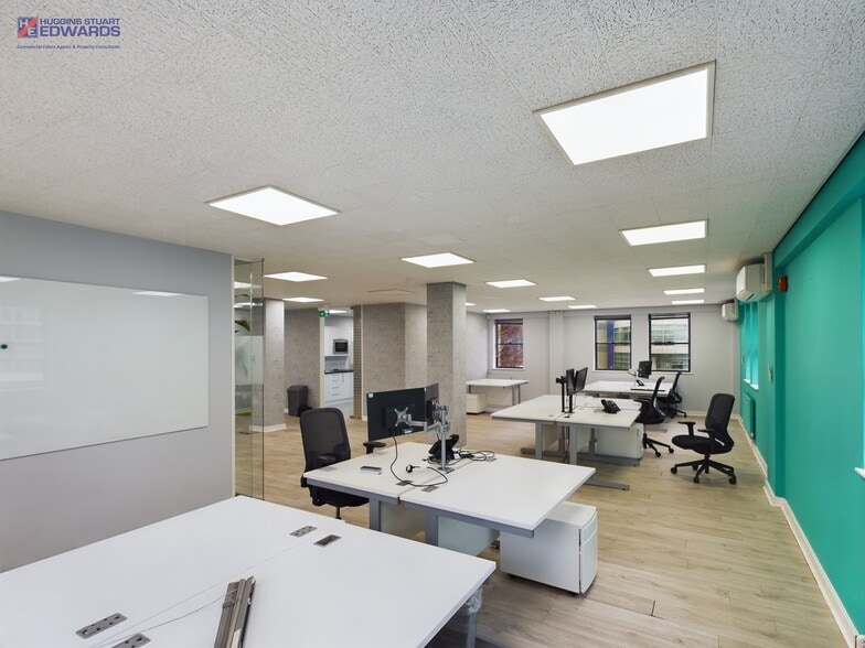 117 High St, Croydon to rent - Interior Photo - Image 3 of 4