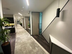 50 Sloane Ave, London to rent Interior Photo- Image 1 of 8