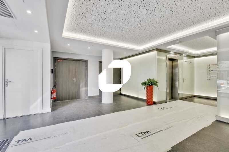 Office in Levallois-Perret to rent - Lobby - Image 3 of 16