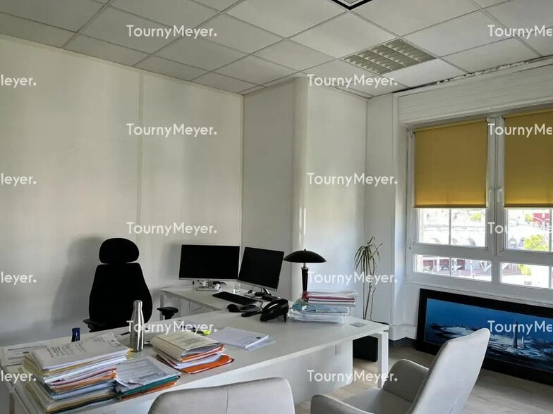 Office in Bordeaux to rent - Building Photo - Image 2 of 8