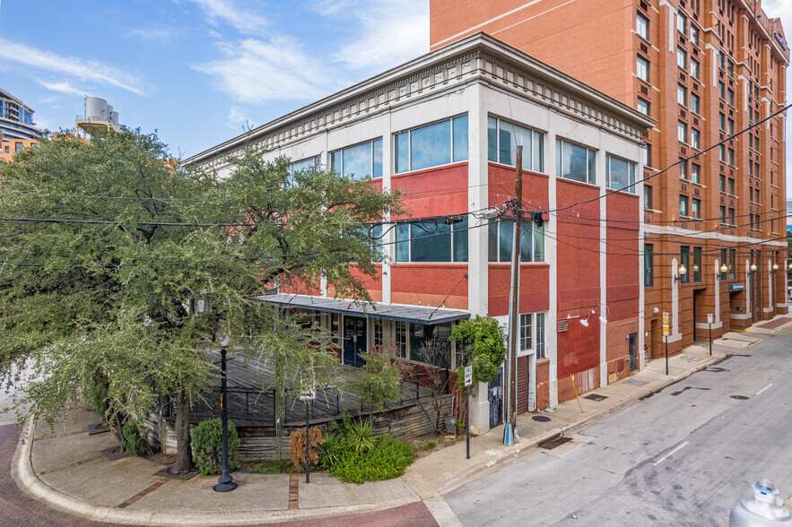 1802 N Market St, Dallas, TX for rent - Building Photo - Image 3 of 8