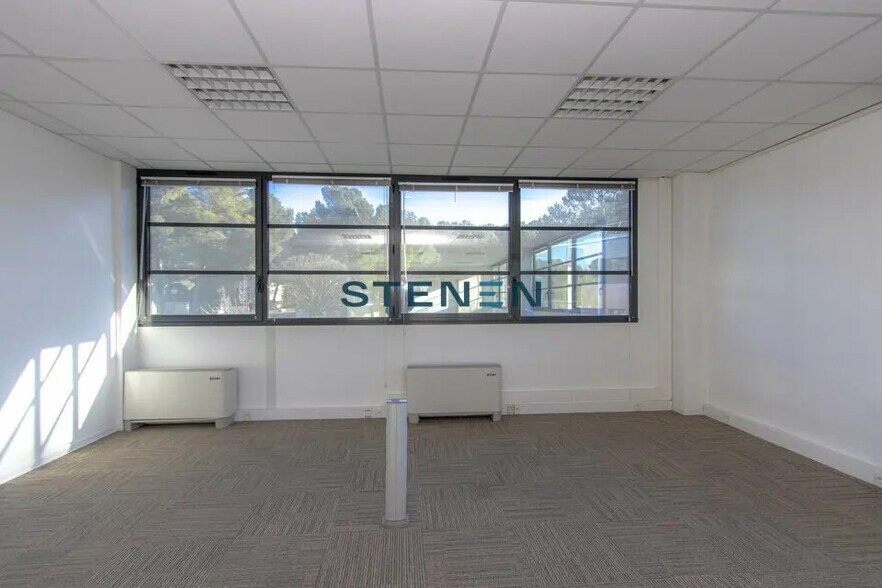 Office in Aix-en-Provence to rent - Building Photo - Image 2 of 15